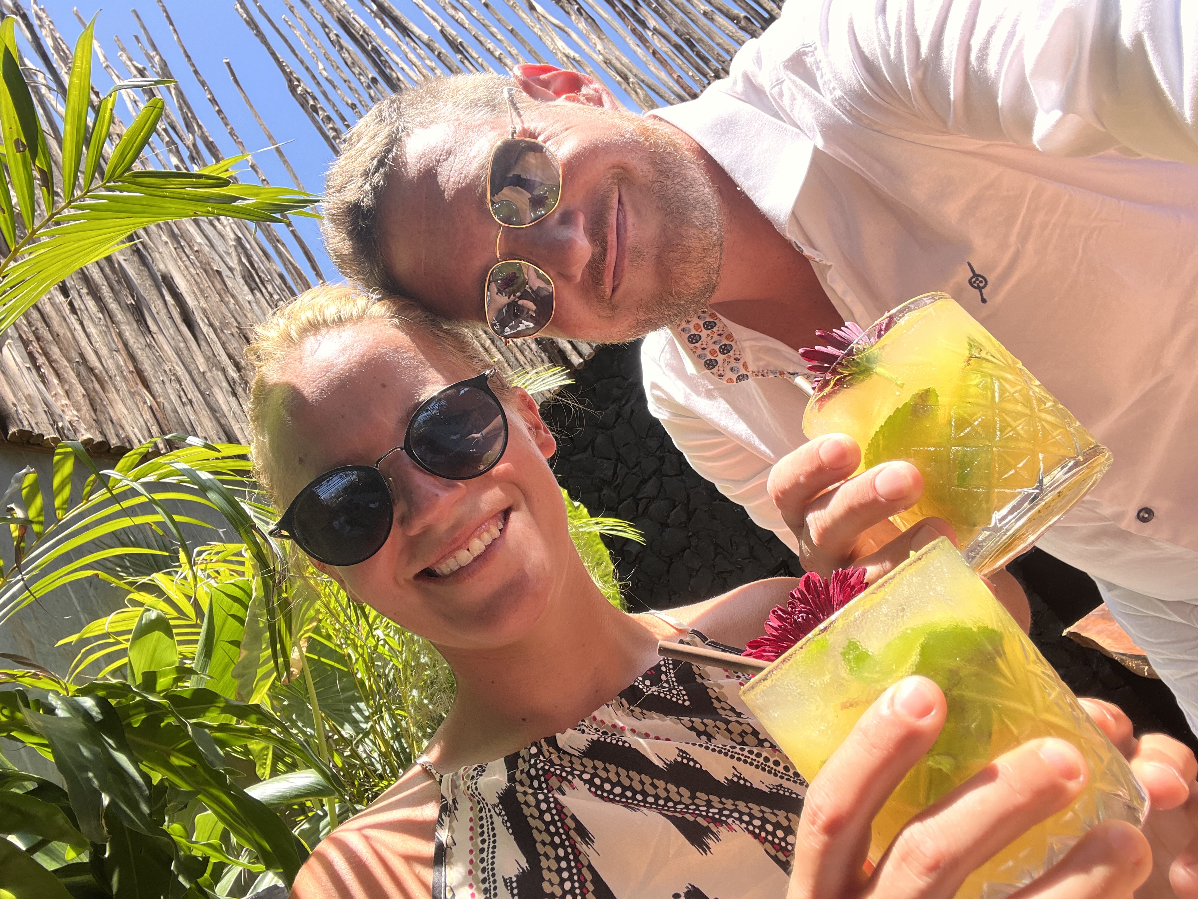 Greg et Flo — The Family Globetrotters